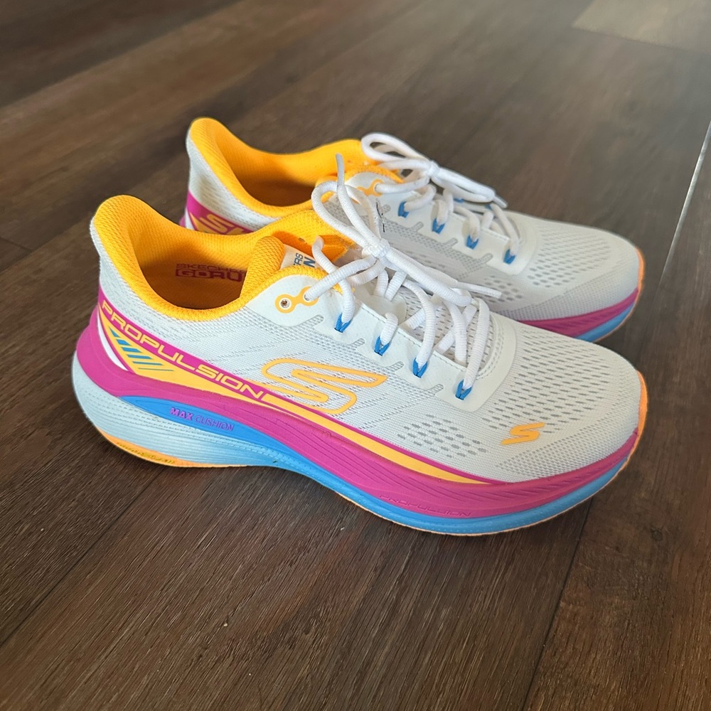 Skechers go run size 6.5